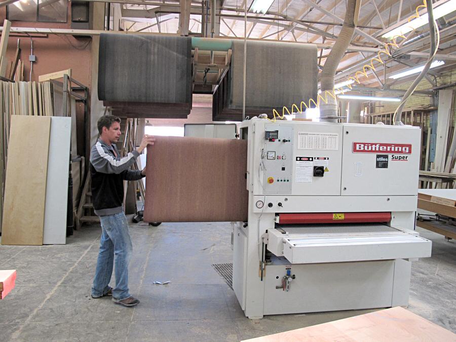 Wide-belt sander