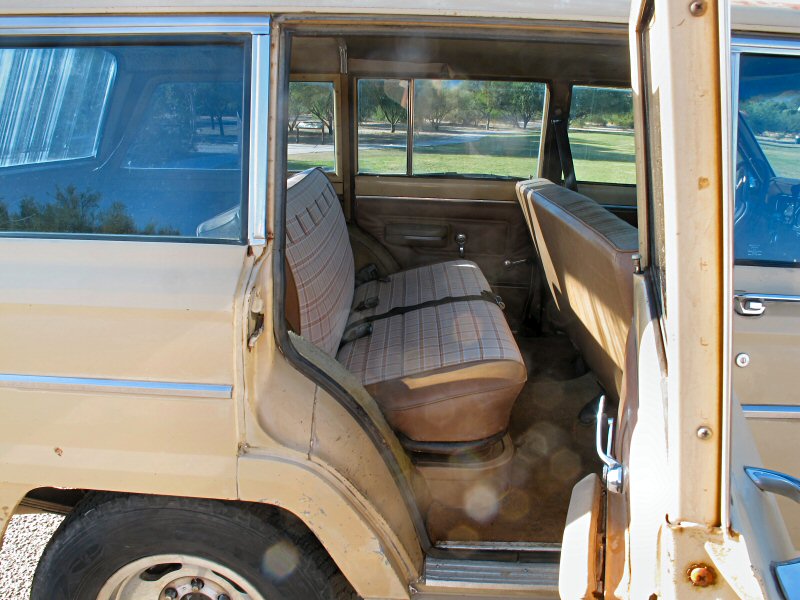 2nd row bwnch seat 1977 Jeep Wagoneer