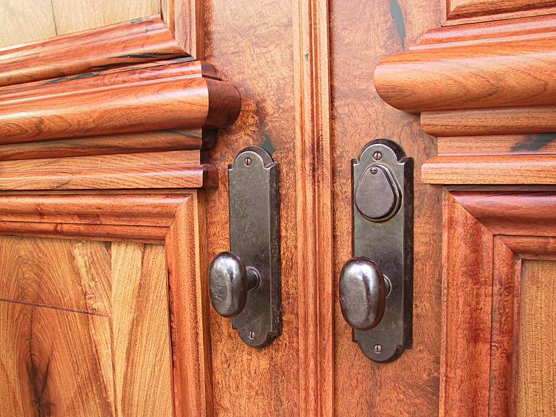 Mesquite door molding closeup